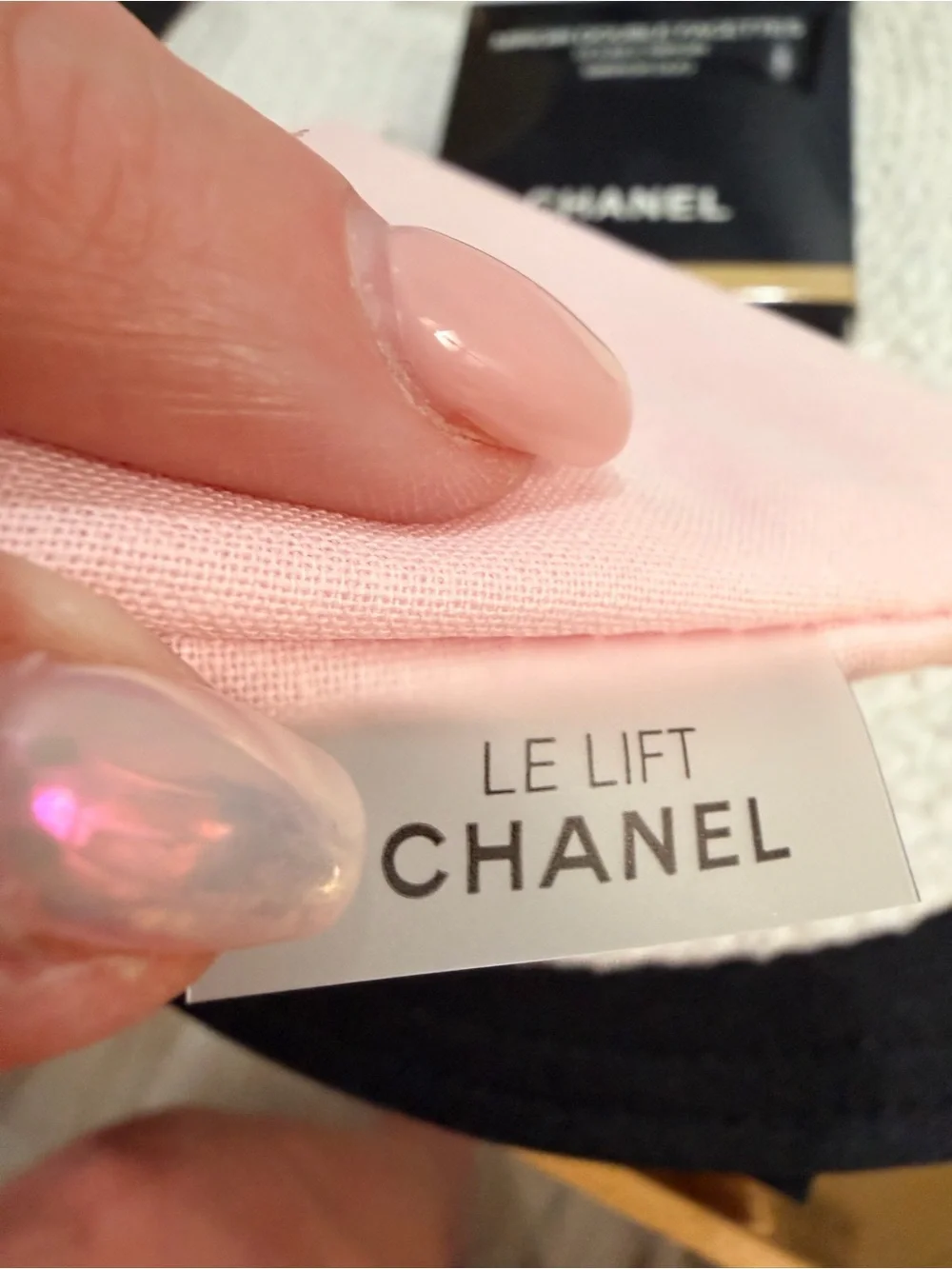 NEW | CHANEL Beauty Gift Set Pink Cosmetic Pouch Mirror Brush Makeup Accessories - Picture 9 of 10